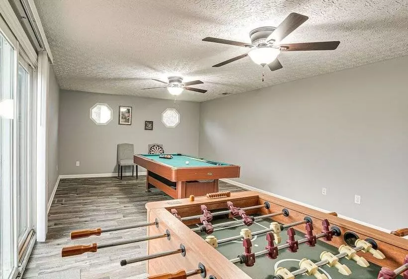 Spacious Delaware Home W/ Game Room!
