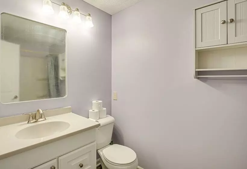 Spacious Delaware Home W/ Game Room!