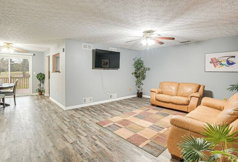 Spacious Delaware Home W/ Game Room!