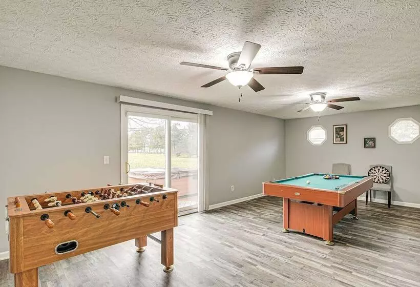 Spacious Delaware Home W/ Game Room!