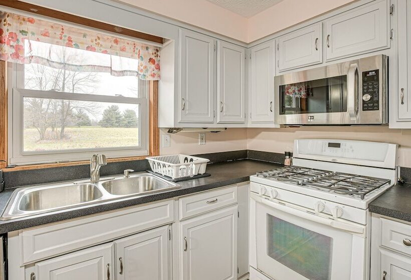 Spacious Delaware Home W/ Game Room!