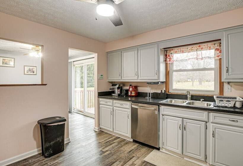 Spacious Delaware Home W/ Game Room!