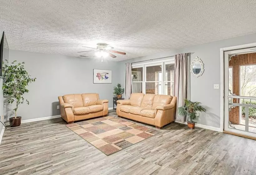 Spacious Delaware Home W/ Game Room!