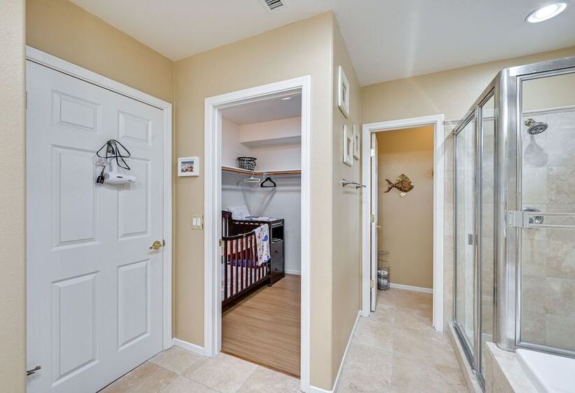 Spring Valley  Sky House  W/ Patios & Epic Views!