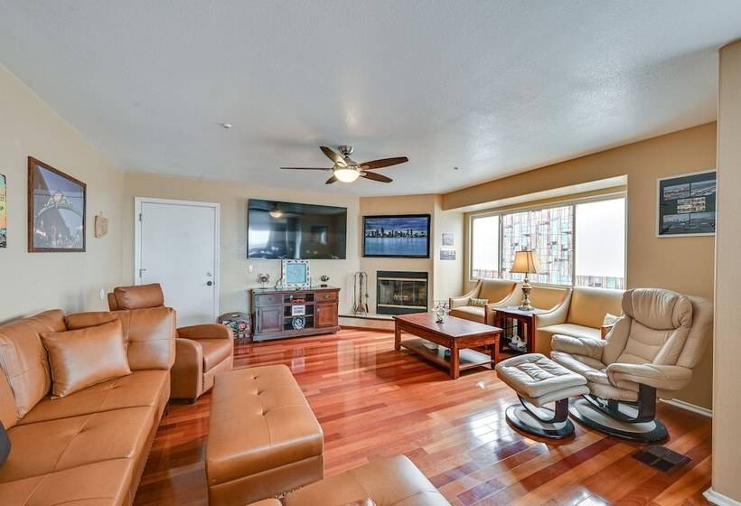 Spring Valley  Sky House  W/ Patios & Epic Views!