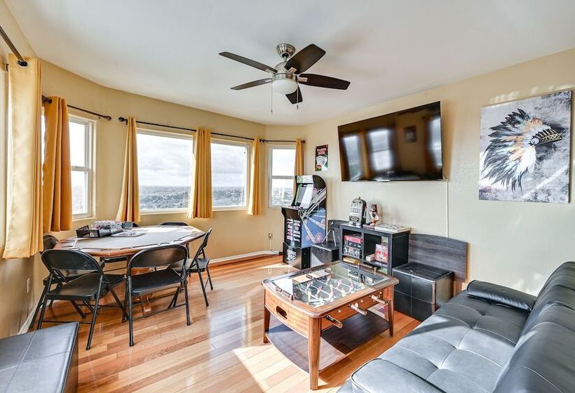 Spring Valley  Sky House  W/ Patios & Epic Views!