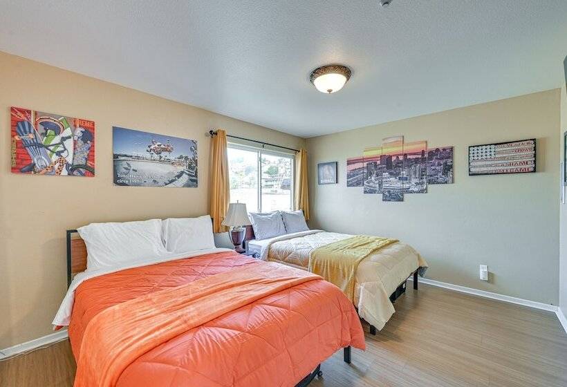 Spring Valley  Sky House  W/ Patios & Epic Views!