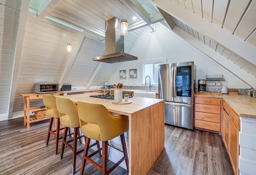 Stylish Bellingham Home W/ Lake + Mountain Views!