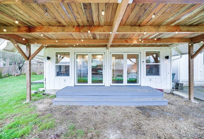 Stylish Bellingham Home W/ Lake + Mountain Views!