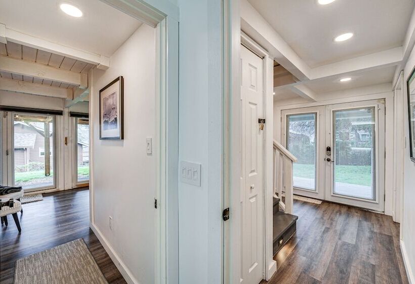 Stylish Bellingham Home W/ Lake + Mountain Views!