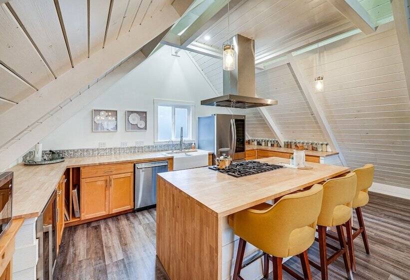 Stylish Bellingham Home W/ Lake + Mountain Views!