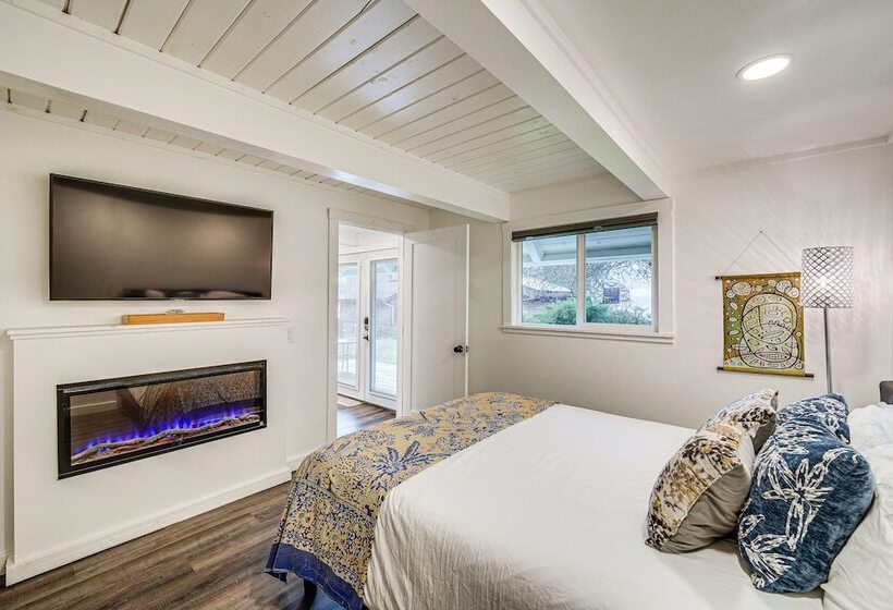 Stylish Bellingham Home W/ Lake + Mountain Views!