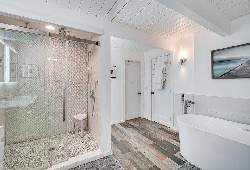 Stylish Bellingham Home W/ Lake + Mountain Views!