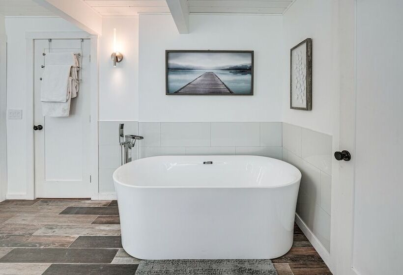 Stylish Bellingham Home W/ Lake + Mountain Views!