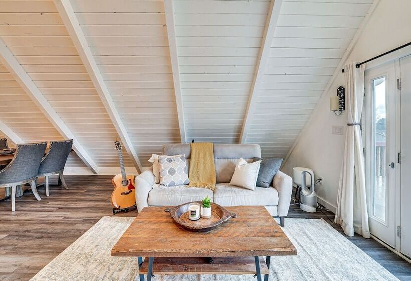 Stylish Bellingham Home W/ Lake + Mountain Views!