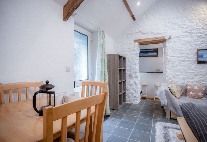 The Anchor Light 1 Bed Freshwest Beach Retreat