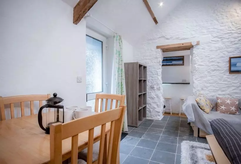 The Anchor Light   1 Bed   Freshwest Beach Retreat