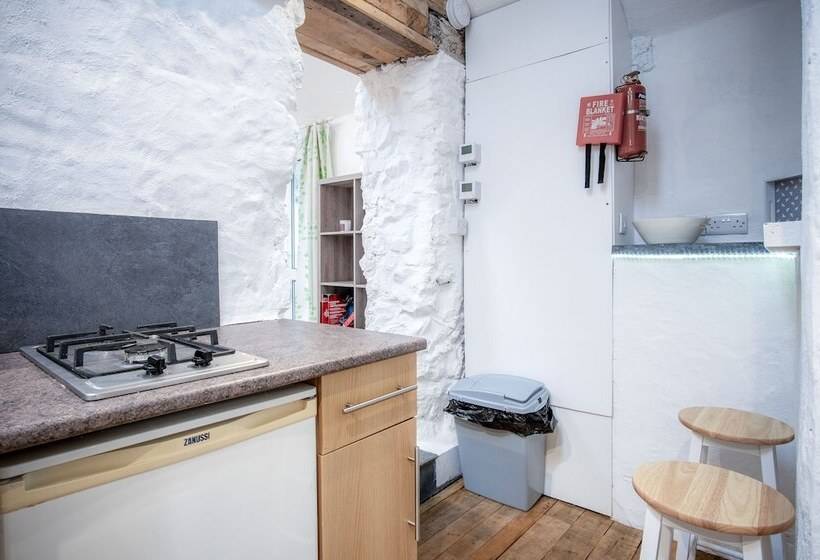 The Anchor Light 1 Bed Freshwest Beach Retreat