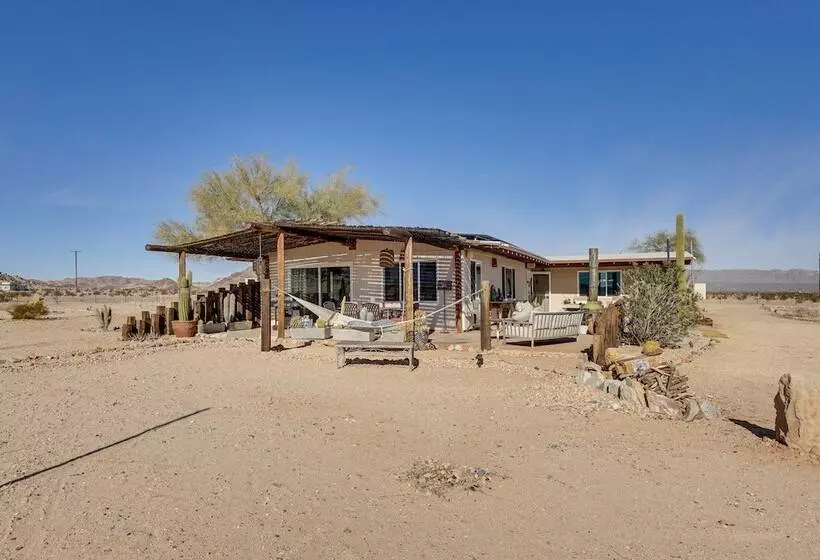 Twentynine Palms Desert Oasis W/ Pool & Hot Tub!