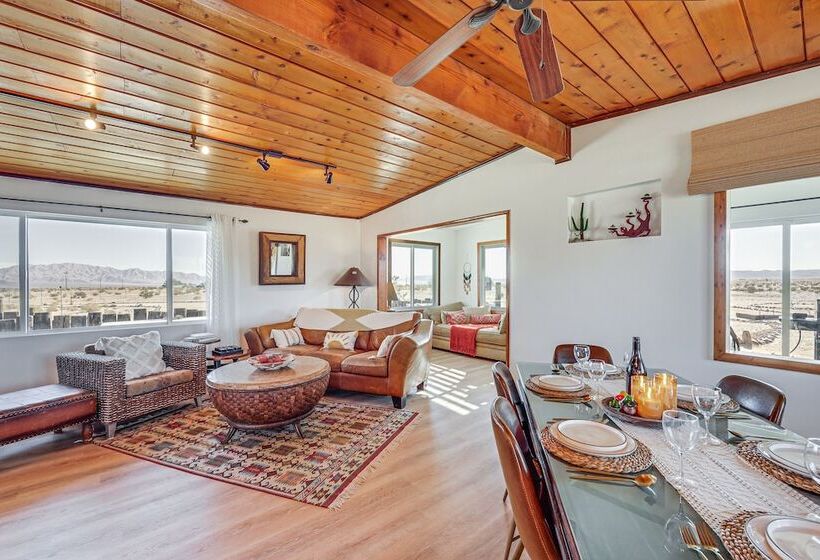 Twentynine Palms Desert Oasis W/ Pool & Hot Tub!