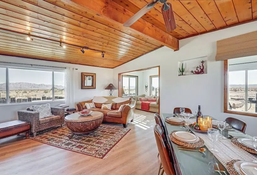 Twentynine Palms Desert Oasis W/ Pool & Hot Tub!