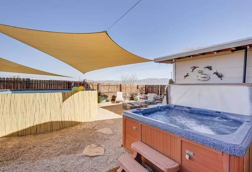 Twentynine Palms Desert Oasis W/ Pool & Hot Tub!