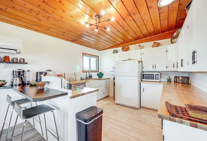 Twentynine Palms Desert Oasis W/ Pool & Hot Tub!