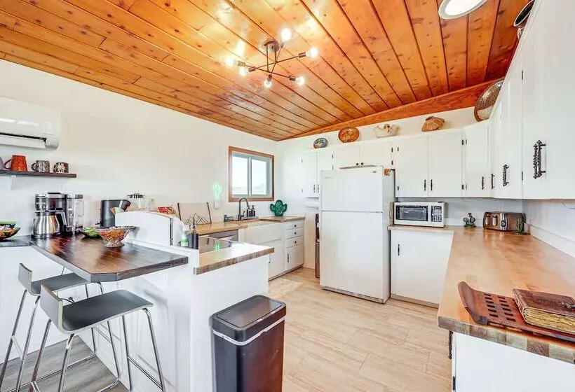 Twentynine Palms Desert Oasis W/ Pool & Hot Tub!