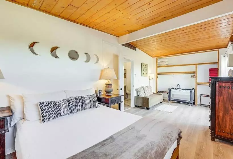 Twentynine Palms Desert Oasis W/ Pool & Hot Tub!