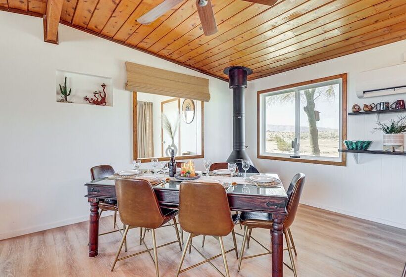 Twentynine Palms Desert Oasis W/ Pool & Hot Tub!