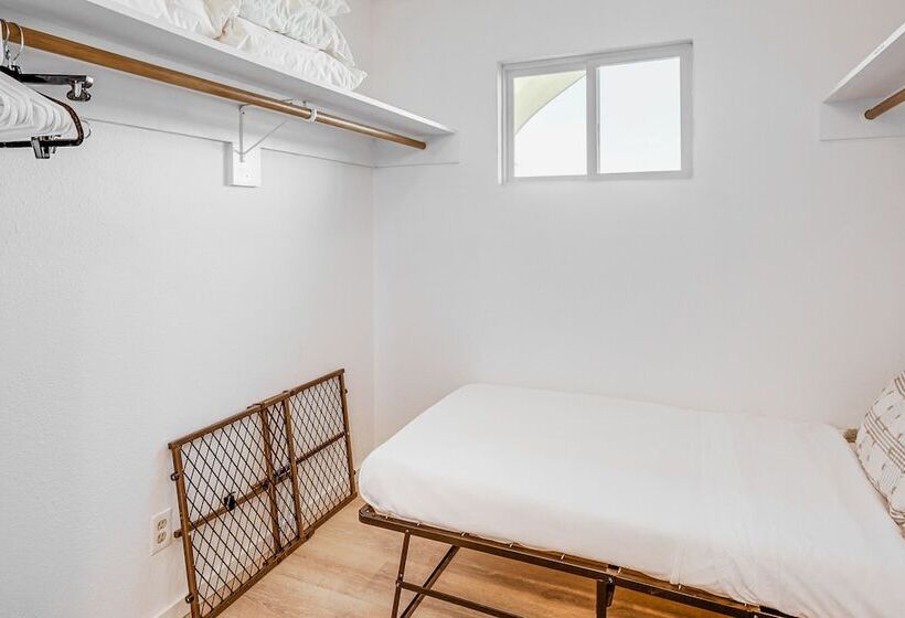 Twentynine Palms Desert Oasis W/ Pool & Hot Tub!