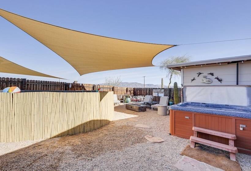 Twentynine Palms Desert Oasis W/ Pool & Hot Tub!