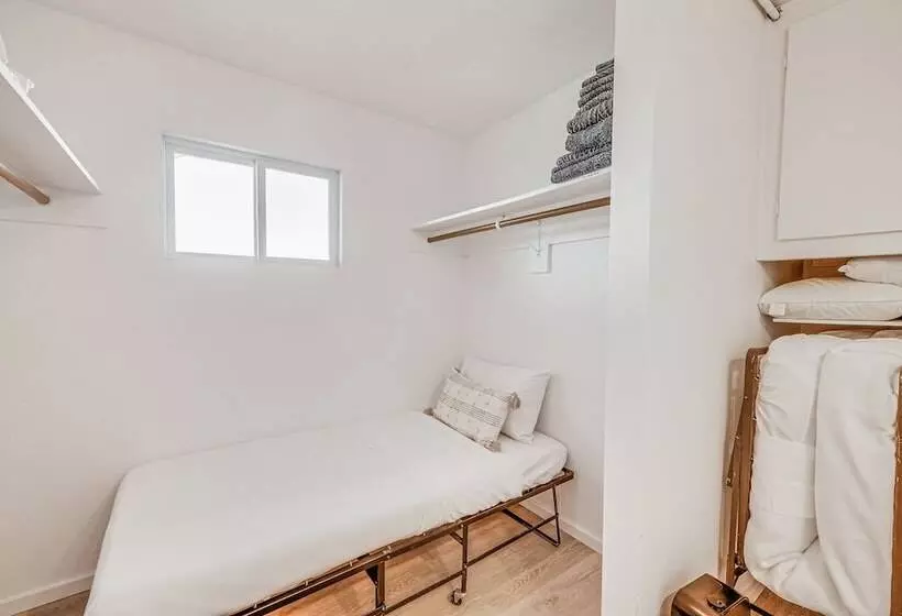 Twentynine Palms Desert Oasis W/ Pool & Hot Tub!