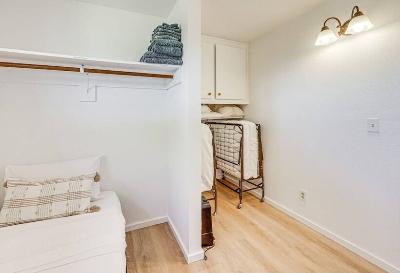 Twentynine Palms Desert Oasis W/ Pool & Hot Tub!