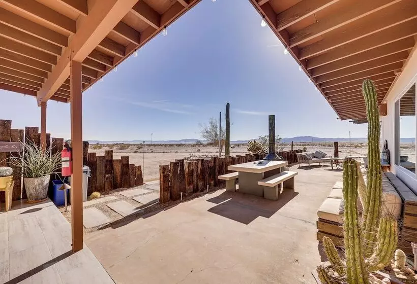 Twentynine Palms Desert Oasis W/ Pool & Hot Tub!