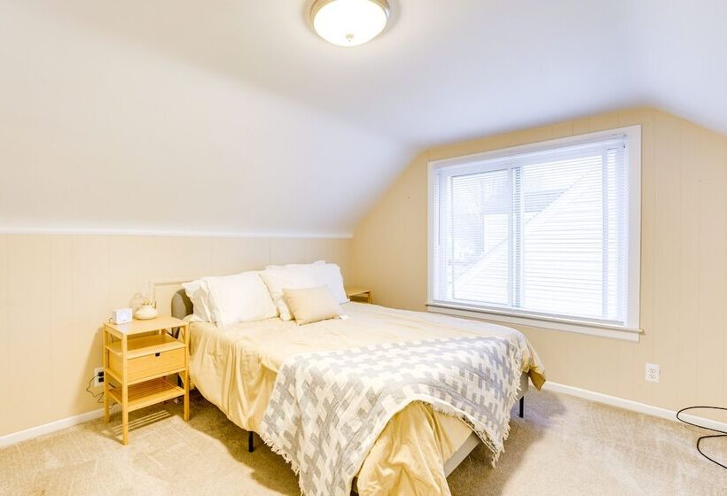 Wfh Friendly Home In Dearborn: Dogs Welcome!