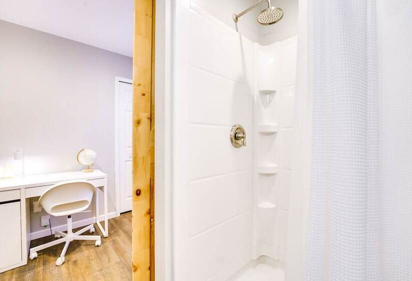 Wfh Friendly Home In Dearborn: Dogs Welcome!