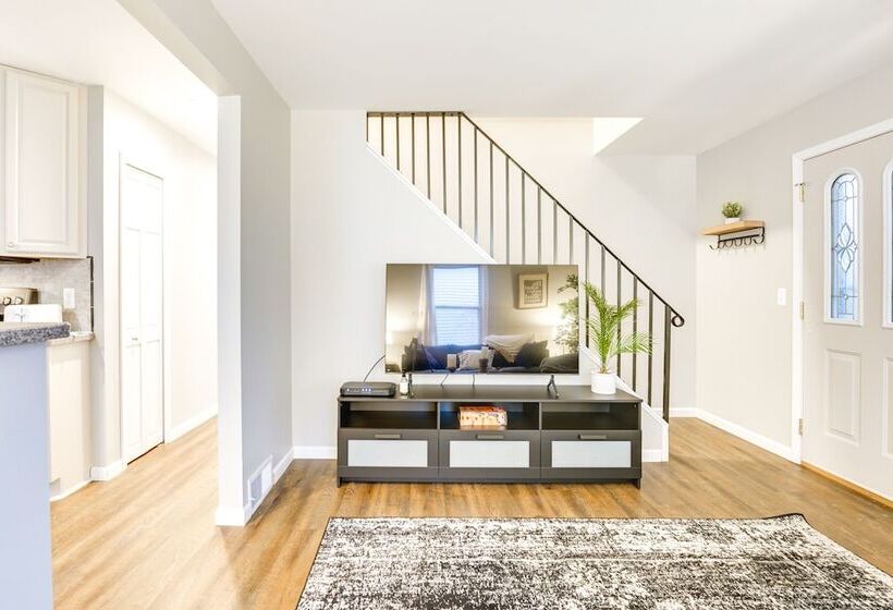 Wfh Friendly Home In Dearborn: Dogs Welcome!