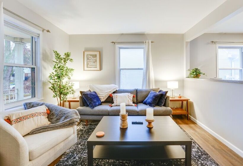 Wfh Friendly Home In Dearborn: Dogs Welcome!