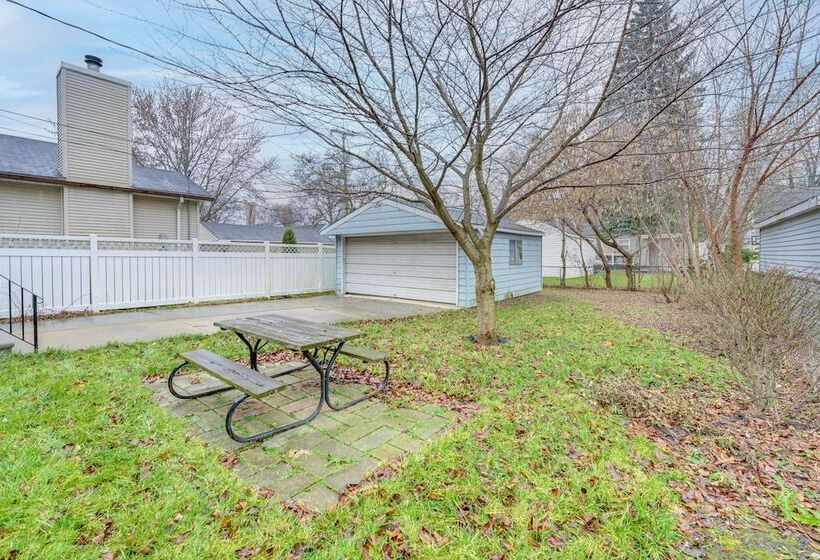 Wfh Friendly Home In Dearborn: Dogs Welcome!