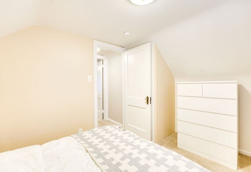 Wfh Friendly Home In Dearborn: Dogs Welcome!