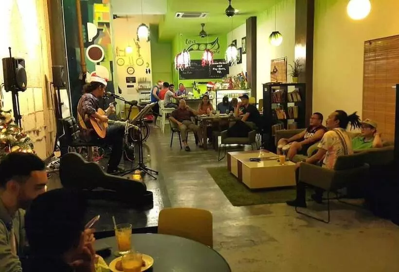 هاستل Pods The Backpackers Home & Cafe
