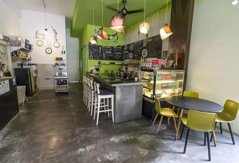 هاستل Pods The Backpackers Home & Cafe