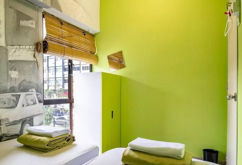 هاستل Pods The Backpackers Home & Cafe