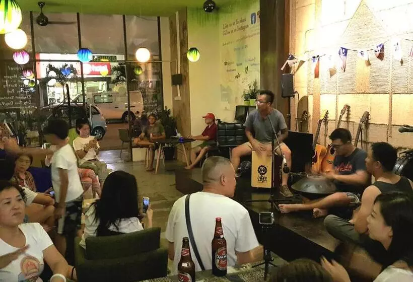 هاستل Pods The Backpackers Home & Cafe