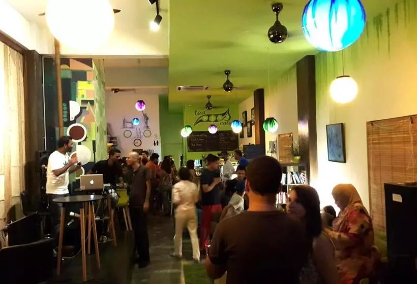 هاستل Pods The Backpackers Home & Cafe