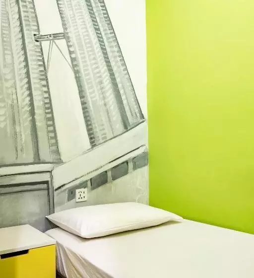 هاستل Pods The Backpackers Home & Cafe
