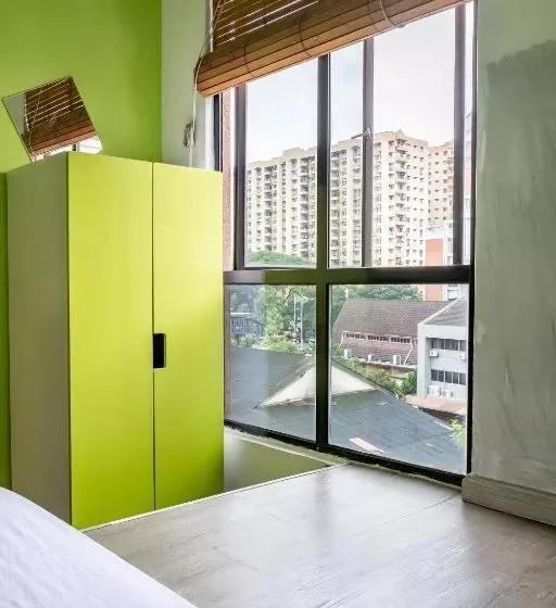هاستل Pods The Backpackers Home & Cafe
