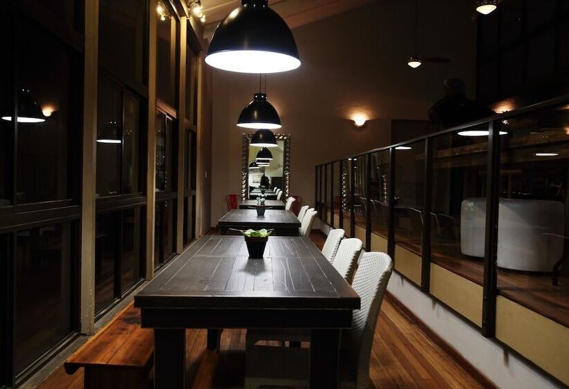 הוסטל The Backpack Shack