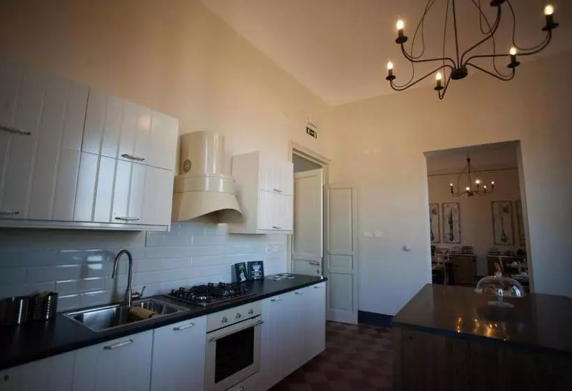 Aamiaismajoitus (B&B) Le Stanze Del Capostazione